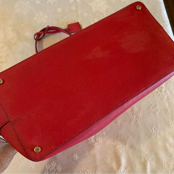 Kate Spade Fuschia Leather Trapezoid Tote Handbag Shoulder Bag spot on bottom - Picture 9 of 11